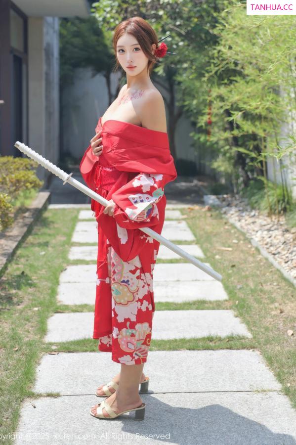   [XiuRen]高清写真图 2025.08.22 No.10683 金允希Yuki 红色和服第5张图片
